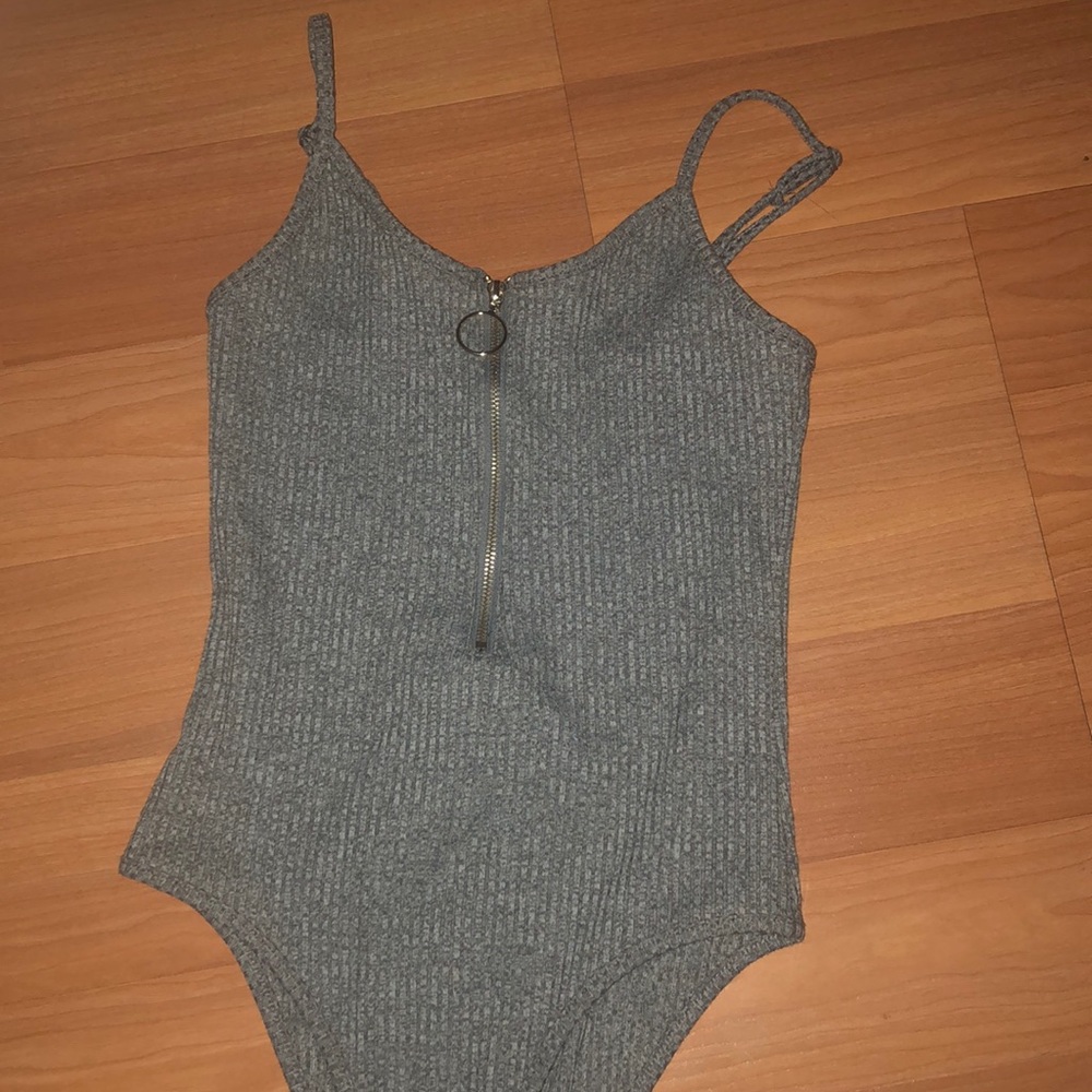 romwe gray zip up bodysuit
